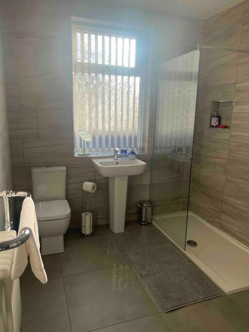 Anfield Home Sleeps 5 Close To Lfc Free Parking ليفربول المظهر الخارجي الصورة