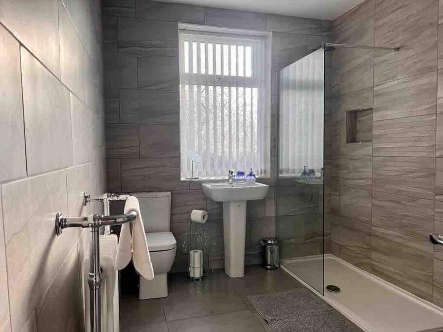 Anfield Home Sleeps 5 Close To Lfc Free Parking ليفربول المظهر الخارجي الصورة
